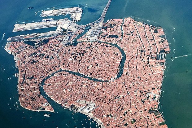 800px-Aerial_view_Venice_07_2017_4995